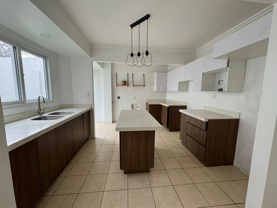 Venta de Casa o Casas, Terrenos, Propiedades, Apartamentos, Inmuebles en Guatemala, zona 11, zona 7, zona 2, zona 18, zona 16, Mixco, Carretera Al Salvador, Fraijanes, Santa Catarina Pinula, Antigua Guatemala, Villa Nueva, Villa Canales, San Miguel Petapa - Venta o Alquiler de Casas En Guatemala