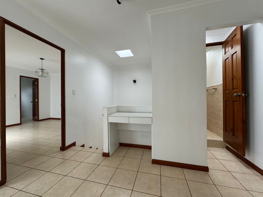 Venta de Casa o Casas, Terrenos, Propiedades, Apartamentos, Inmuebles en Guatemala, zona 11, zona 7, zona 2, zona 18, zona 16, Mixco, Carretera Al Salvador, Fraijanes, Santa Catarina Pinula, Antigua Guatemala, Villa Nueva, Villa Canales, San Miguel Petapa - Venta o Alquiler de Casas En Guatemala