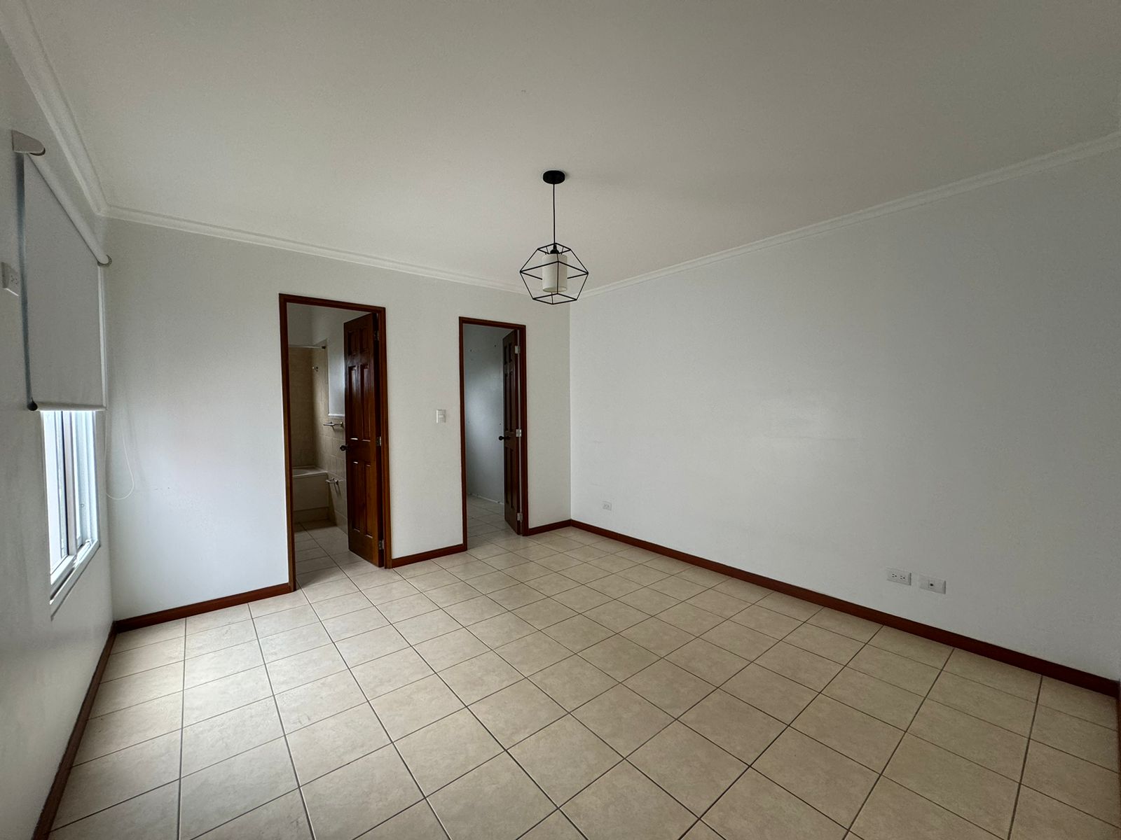Venta de Casa o Casas, Terrenos, Propiedades, Apartamentos, Inmuebles en Guatemala, zona 11, zona 7, zona 2, zona 18, zona 16, Mixco, Carretera Al Salvador, Fraijanes, Santa Catarina Pinula, Antigua Guatemala, Villa Nueva, Villa Canales, San Miguel Petapa - Venta o Alquiler de Casas En Guatemala