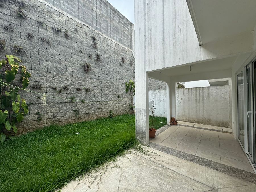 Venta de Casa o Casas, Terrenos, Propiedades, Apartamentos, Inmuebles en Guatemala, zona 11, zona 7, zona 2, zona 18, zona 16, Mixco, Carretera Al Salvador, Fraijanes, Santa Catarina Pinula, Antigua Guatemala, Villa Nueva, Villa Canales, San Miguel Petapa - Venta o Alquiler de Casas En Guatemala