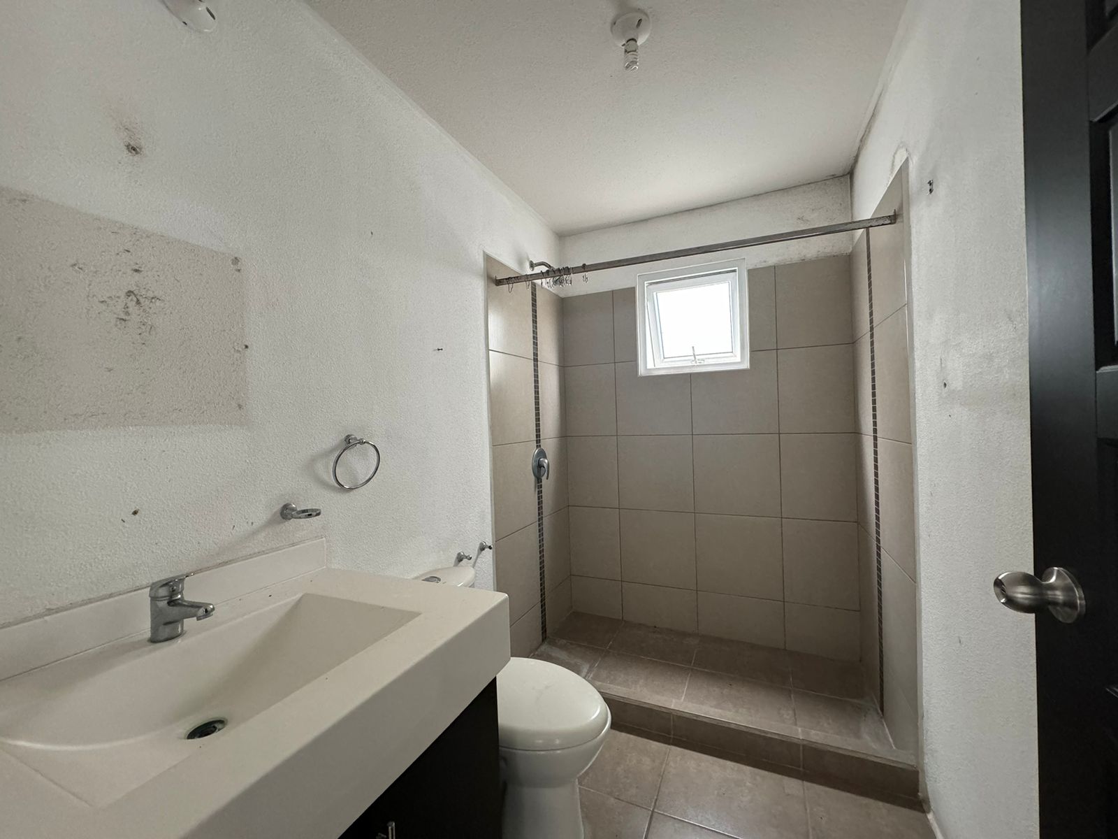 Venta de Casa o Casas, Terrenos, Propiedades, Apartamentos, Inmuebles en Guatemala, zona 11, zona 7, zona 2, zona 18, zona 16, Mixco, Carretera Al Salvador, Fraijanes, Santa Catarina Pinula, Antigua Guatemala, Villa Nueva, Villa Canales, San Miguel Petapa - Venta o Alquiler de Casas En Guatemala