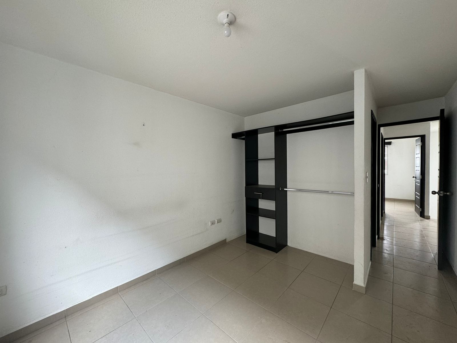 Venta de Casa o Casas, Terrenos, Propiedades, Apartamentos, Inmuebles en Guatemala, zona 11, zona 7, zona 2, zona 18, zona 16, Mixco, Carretera Al Salvador, Fraijanes, Santa Catarina Pinula, Antigua Guatemala, Villa Nueva, Villa Canales, San Miguel Petapa - Venta o Alquiler de Casas En Guatemala
