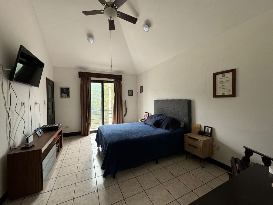 Venta de Casa o Casas, Terrenos, Propiedades, Apartamentos, Inmuebles en Guatemala, zona 11, zona 7, zona 2, zona 18, zona 16, Mixco, Carretera Al Salvador, Fraijanes, Santa Catarina Pinula, Antigua Guatemala, Villa Nueva, Villa Canales, San Miguel Petapa - Venta o Alquiler de Casas En Guatemala