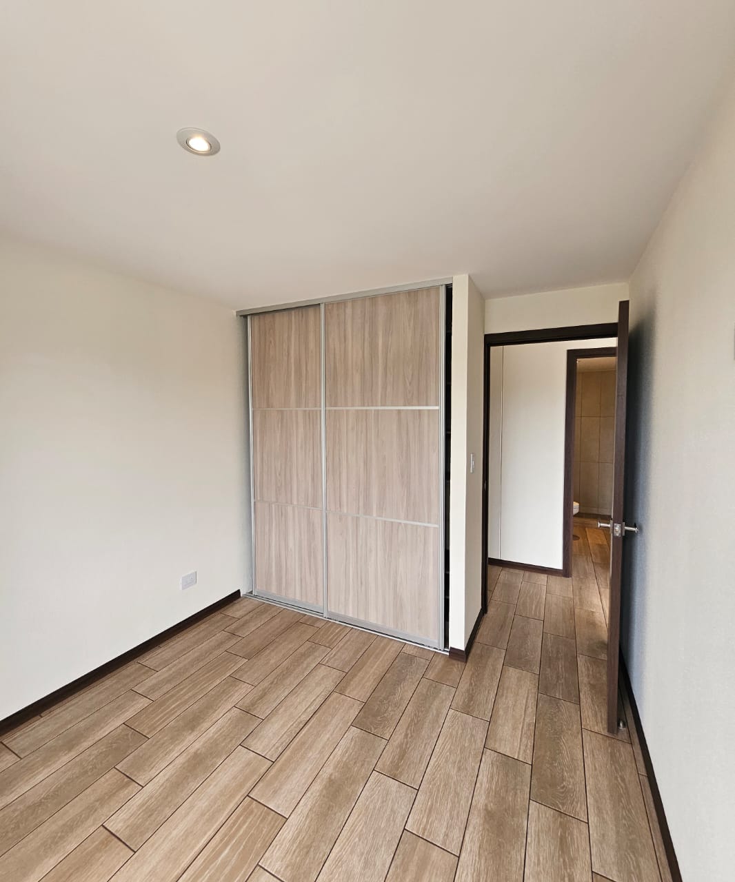 Venta de Casa o Casas, Terrenos, Propiedades, Apartamentos, Inmuebles en Guatemala, zona 11, zona 7, zona 2, zona 18, zona 16, Mixco, Carretera Al Salvador, Fraijanes, Santa Catarina Pinula, Antigua Guatemala, Villa Nueva, Villa Canales, San Miguel Petapa - Venta o Alquiler de Casas En Guatemala