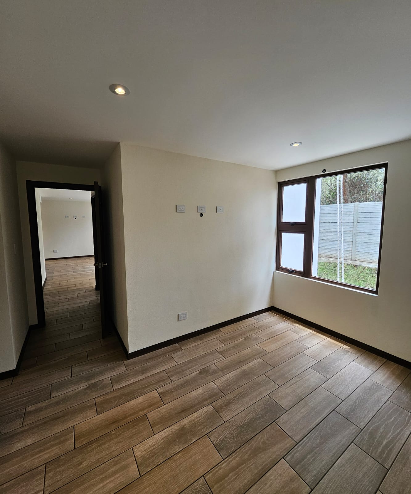 Venta de Casa o Casas, Terrenos, Propiedades, Apartamentos, Inmuebles en Guatemala, zona 11, zona 7, zona 2, zona 18, zona 16, Mixco, Carretera Al Salvador, Fraijanes, Santa Catarina Pinula, Antigua Guatemala, Villa Nueva, Villa Canales, San Miguel Petapa - Venta o Alquiler de Casas En Guatemala