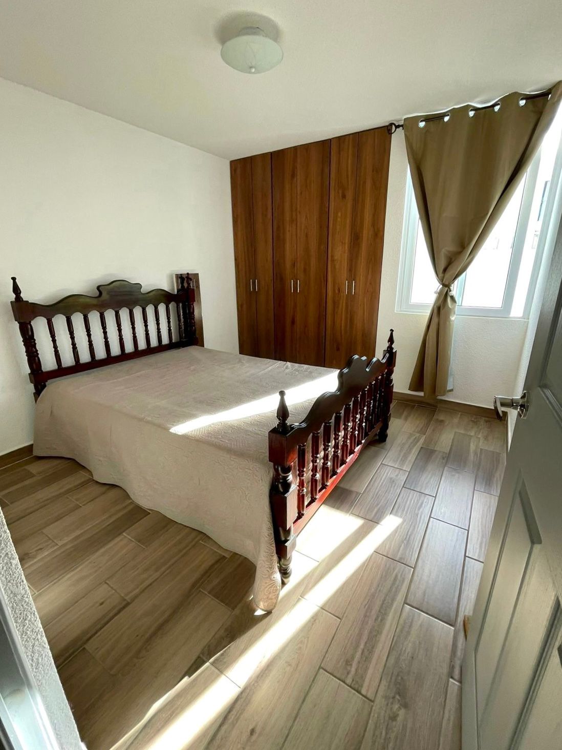 Venta de Casa o Casas, Terrenos, Propiedades, Apartamentos, Inmuebles en Guatemala, zona 11, zona 7, zona 2, zona 18, zona 16, Mixco, Carretera Al Salvador, Fraijanes, Santa Catarina Pinula, Antigua Guatemala, Villa Nueva, Villa Canales, San Miguel Petapa - Venta o Alquiler de Casas En Guatemala