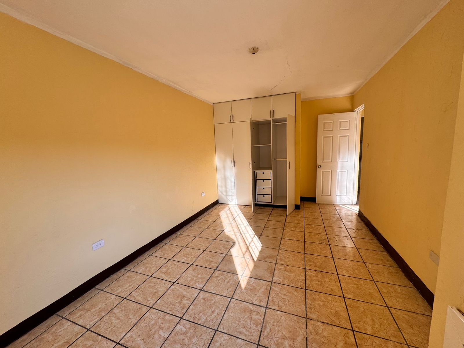Venta de Casa o Casas, Terrenos, Propiedades, Apartamentos, Inmuebles en Guatemala, zona 11, zona 7, zona 2, zona 18, zona 16, Mixco, Carretera Al Salvador, Fraijanes, Santa Catarina Pinula, Antigua Guatemala, Villa Nueva, Villa Canales, San Miguel Petapa - Venta o Alquiler de Casas En Guatemala