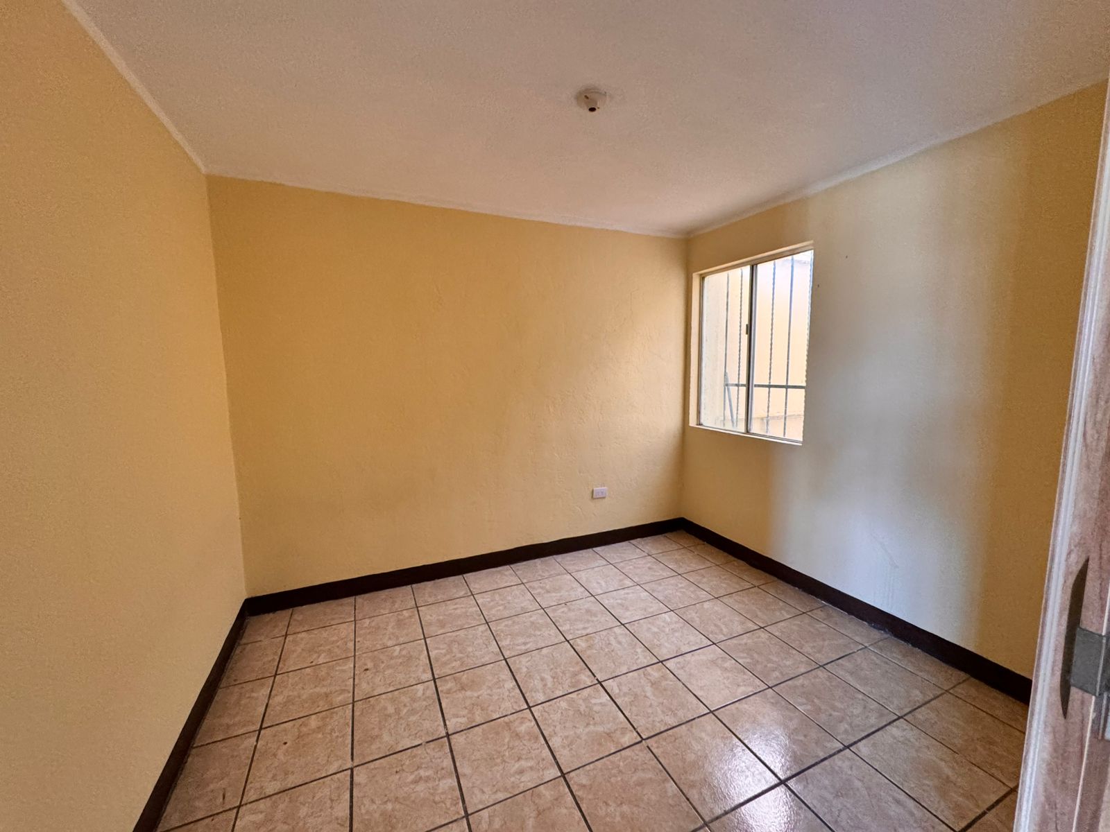 Venta de Casa o Casas, Terrenos, Propiedades, Apartamentos, Inmuebles en Guatemala, zona 11, zona 7, zona 2, zona 18, zona 16, Mixco, Carretera Al Salvador, Fraijanes, Santa Catarina Pinula, Antigua Guatemala, Villa Nueva, Villa Canales, San Miguel Petapa - Venta o Alquiler de Casas En Guatemala