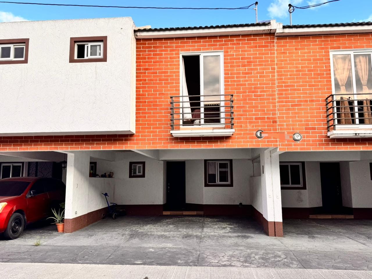 Venta de Casa o Casas, Terrenos, Propiedades, Apartamentos, Inmuebles en Guatemala, zona 11, zona 7, zona 2, zona 18, zona 16, Mixco, Carretera Al Salvador, Fraijanes, Santa Catarina Pinula, Antigua Guatemala, Villa Nueva, Villa Canales, San Miguel Petapa - Venta o Alquiler de Casas En Guatemala