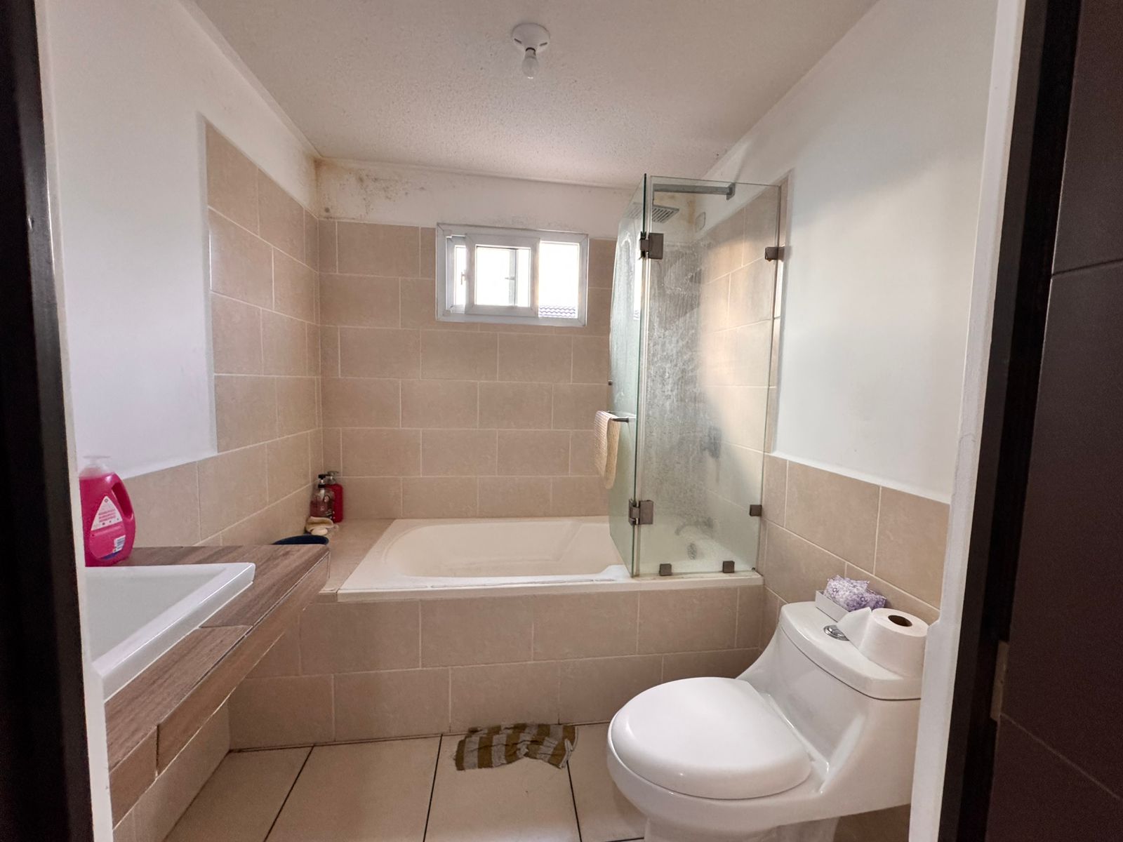 Venta de Casa o Casas, Terrenos, Propiedades, Apartamentos, Inmuebles en Guatemala, zona 11, zona 7, zona 2, zona 18, zona 16, Mixco, Carretera Al Salvador, Fraijanes, Santa Catarina Pinula, Antigua Guatemala, Villa Nueva, Villa Canales, San Miguel Petapa - Venta o Alquiler de Casas En Guatemala
