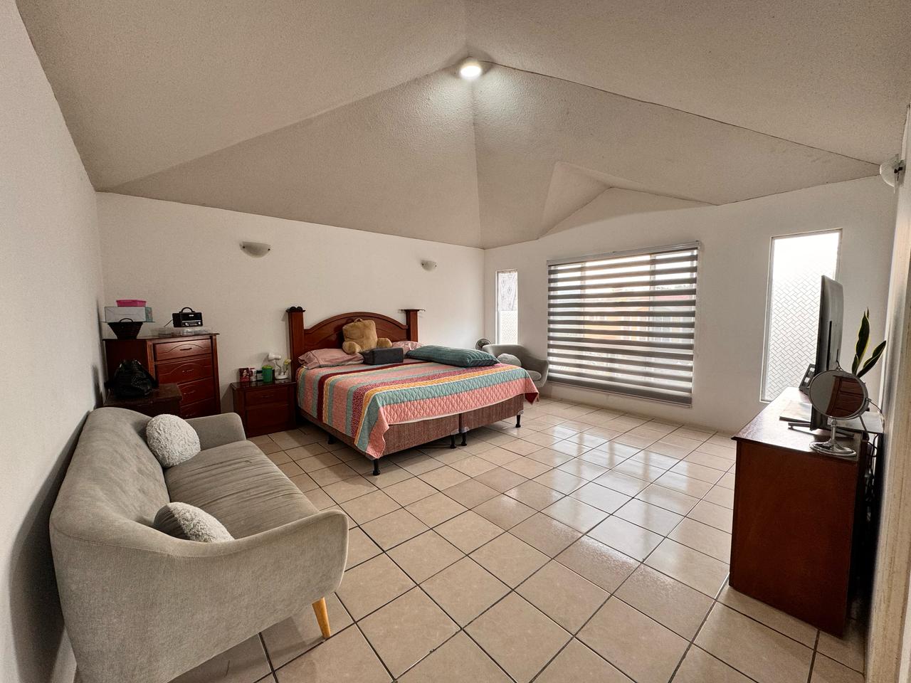 Venta de Casa o Casas, Terrenos, Propiedades, Apartamentos, Inmuebles en Guatemala, zona 11, zona 7, zona 2, zona 18, zona 16, Mixco, Carretera Al Salvador, Fraijanes, Santa Catarina Pinula, Antigua Guatemala, Villa Nueva, Villa Canales, San Miguel Petapa - Venta o Alquiler de Casas En Guatemala