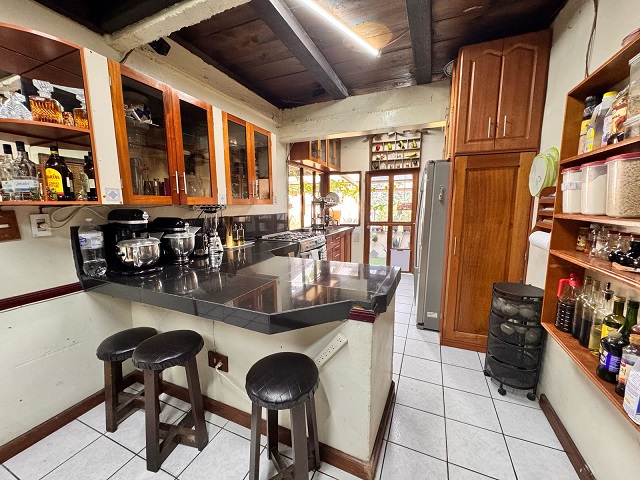 Venta de Casa o Casas, Terrenos, Propiedades, Apartamentos, Inmuebles en Guatemala, zona 11, zona 7, zona 2, zona 18, zona 16, Mixco, Carretera Al Salvador, Fraijanes, Santa Catarina Pinula, Antigua Guatemala, Villa Nueva, Villa Canales, San Miguel Petapa - Venta o Alquiler de Casas En Guatemala
