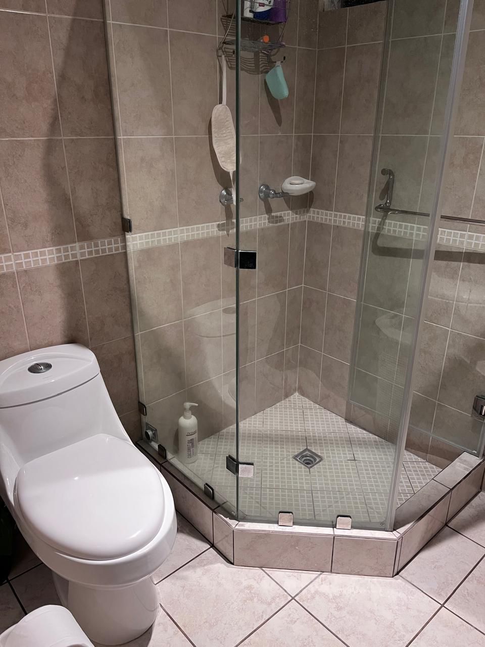 Venta de Casa o Casas, Terrenos, Propiedades, Apartamentos, Inmuebles en Guatemala, zona 11, zona 7, zona 2, zona 18, zona 16, Mixco, Carretera Al Salvador, Fraijanes, Santa Catarina Pinula, Antigua Guatemala, Villa Nueva, Villa Canales, San Miguel Petapa - Venta o Alquiler de Casas En Guatemala