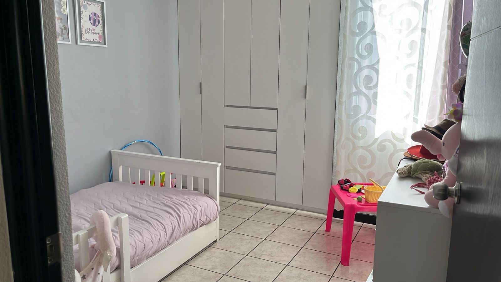 Venta de Casa o Casas, Terrenos, Propiedades, Apartamentos, Inmuebles en Guatemala, zona 11, zona 7, zona 2, zona 18, zona 16, Mixco, Carretera Al Salvador, Fraijanes, Santa Catarina Pinula, Antigua Guatemala, Villa Nueva, Villa Canales, San Miguel Petapa - Venta o Alquiler de Casas En Guatemala