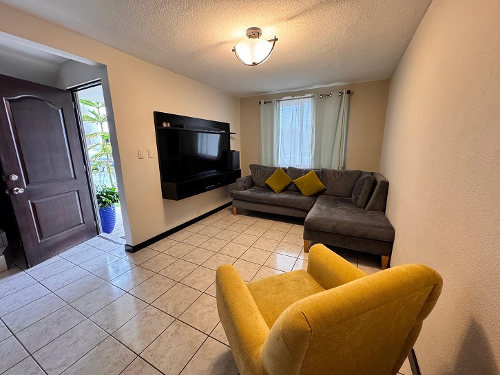 Venta de Casa o Casas, Terrenos, Propiedades, Apartamentos, Inmuebles en Guatemala, zona 11, zona 7, zona 2, zona 18, zona 16, Mixco, Carretera Al Salvador, Fraijanes, Santa Catarina Pinula, Antigua Guatemala, Villa Nueva, Villa Canales, San Miguel Petapa - Venta o Alquiler de Casas En Guatemala