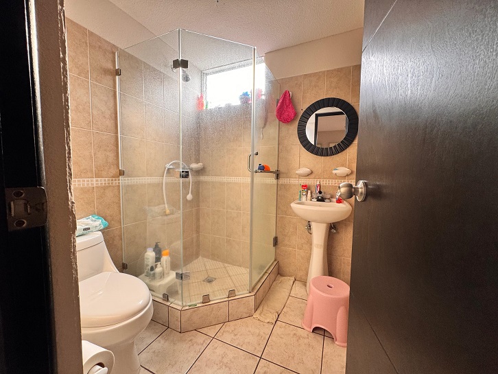 Venta de Casa o Casas, Terrenos, Propiedades, Apartamentos, Inmuebles en Guatemala, zona 11, zona 7, zona 2, zona 18, zona 16, Mixco, Carretera Al Salvador, Fraijanes, Santa Catarina Pinula, Antigua Guatemala, Villa Nueva, Villa Canales, San Miguel Petapa - Venta o Alquiler de Casas En Guatemala