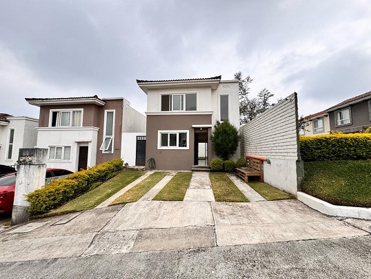 Venta de Casa o Casas, Terrenos, Propiedades, Apartamentos, Inmuebles en Guatemala, zona 11, zona 7, zona 2, zona 18, zona 16, Mixco, Carretera Al Salvador, Fraijanes, Santa Catarina Pinula, Antigua Guatemala, Villa Nueva, Villa Canales, San Miguel Petapa - Venta o Alquiler de Casas En Guatemala