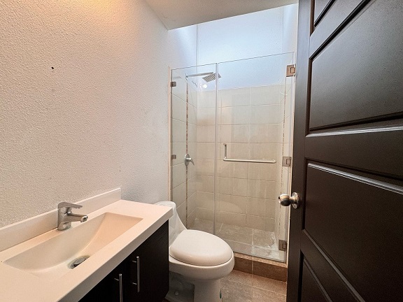 Venta de Casa o Casas, Terrenos, Propiedades, Apartamentos, Inmuebles en Guatemala, zona 11, zona 7, zona 2, zona 18, zona 16, Mixco, Carretera Al Salvador, Fraijanes, Santa Catarina Pinula, Antigua Guatemala, Villa Nueva, Villa Canales, San Miguel Petapa - Venta o Alquiler de Casas En Guatemala