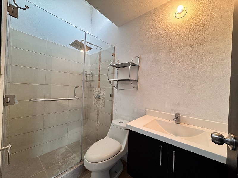 Venta de Casa o Casas, Terrenos, Propiedades, Apartamentos, Inmuebles en Guatemala, zona 11, zona 7, zona 2, zona 18, zona 16, Mixco, Carretera Al Salvador, Fraijanes, Santa Catarina Pinula, Antigua Guatemala, Villa Nueva, Villa Canales, San Miguel Petapa - Venta o Alquiler de Casas En Guatemala