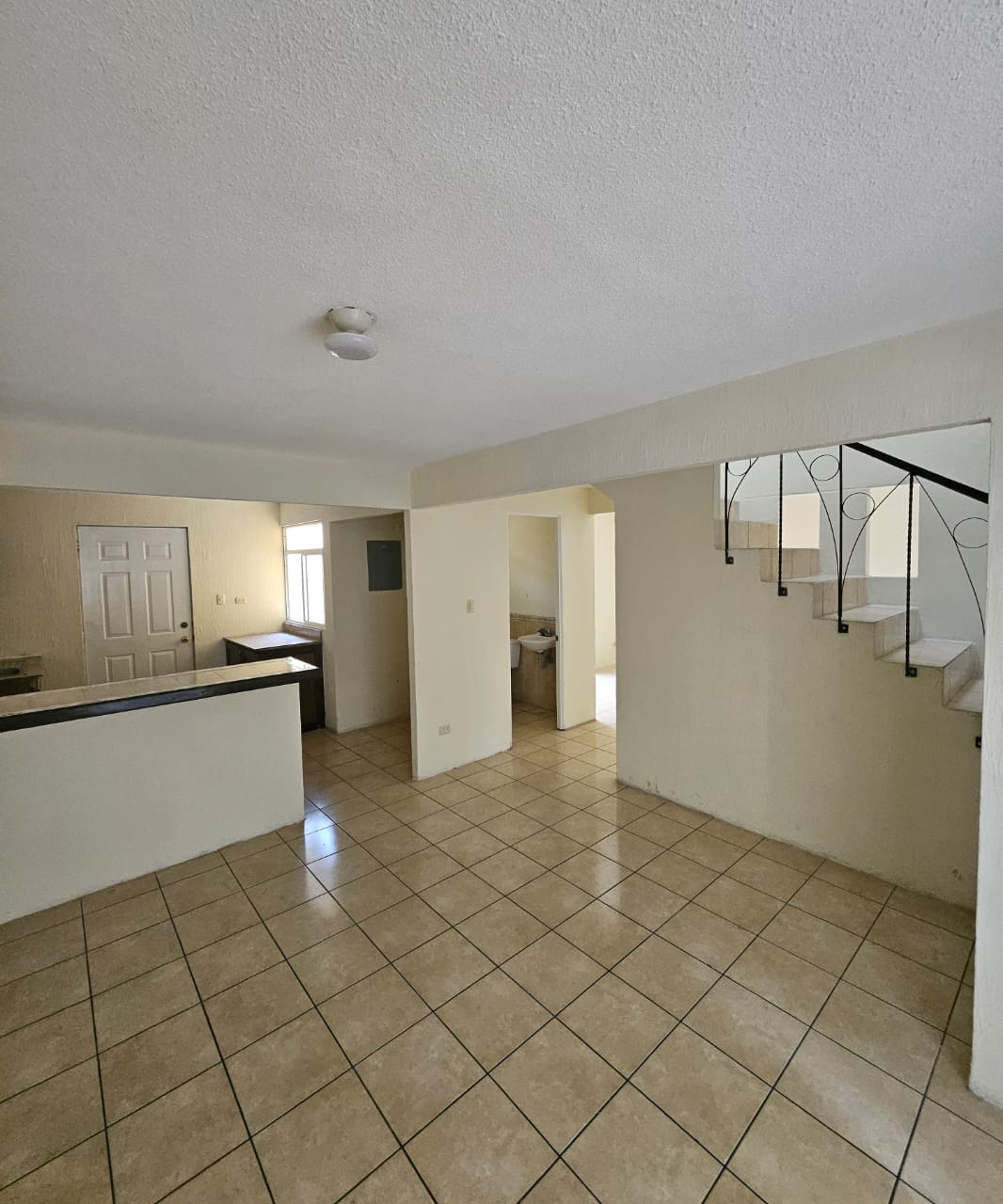 Venta de Casa o Casas, Terrenos, Propiedades, Apartamentos, Inmuebles en Guatemala, zona 11, zona 7, zona 2, zona 18, zona 16, Mixco, Carretera Al Salvador, Fraijanes, Santa Catarina Pinula, Antigua Guatemala, Villa Nueva, Villa Canales, San Miguel Petapa - Venta o Alquiler de Casas En Guatemala