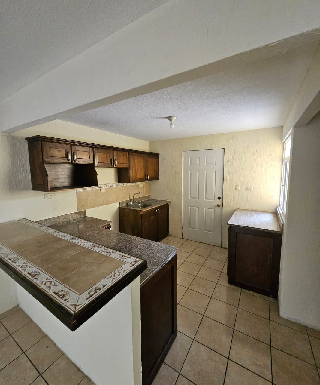 Venta de Casa o Casas, Terrenos, Propiedades, Apartamentos, Inmuebles en Guatemala, zona 11, zona 7, zona 2, zona 18, zona 16, Mixco, Carretera Al Salvador, Fraijanes, Santa Catarina Pinula, Antigua Guatemala, Villa Nueva, Villa Canales, San Miguel Petapa - Venta o Alquiler de Casas En Guatemala