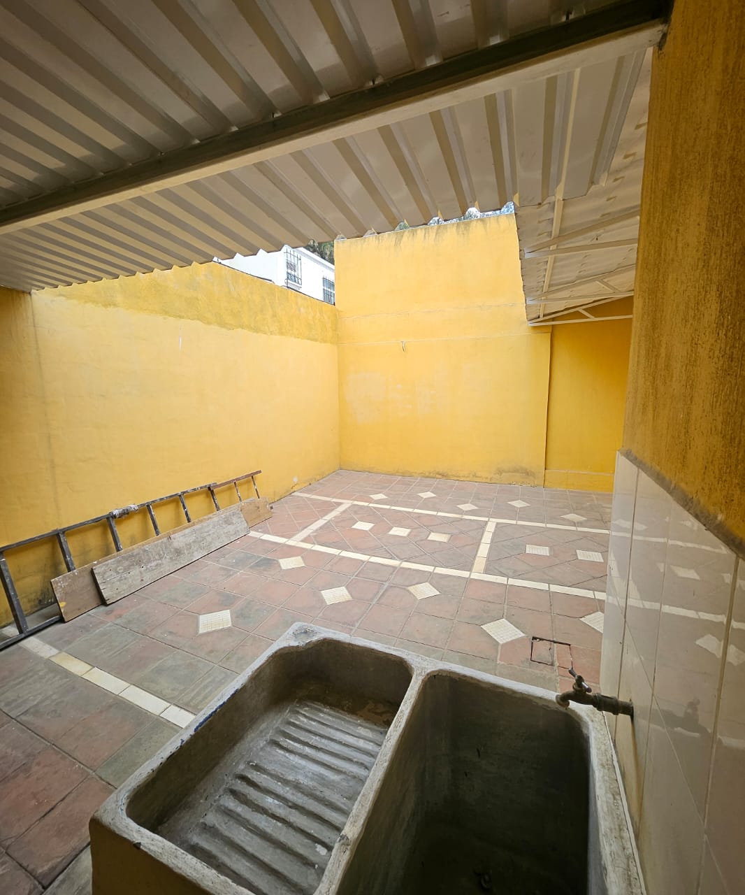 Venta de Casa o Casas, Terrenos, Propiedades, Apartamentos, Inmuebles en Guatemala, zona 11, zona 7, zona 2, zona 18, zona 16, Mixco, Carretera Al Salvador, Fraijanes, Santa Catarina Pinula, Antigua Guatemala, Villa Nueva, Villa Canales, San Miguel Petapa - Venta o Alquiler de Casas En Guatemala