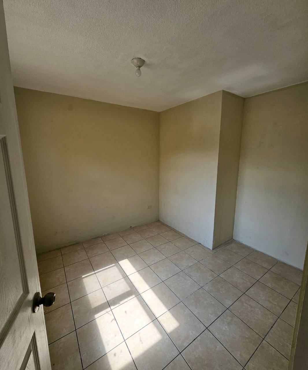 Venta de Casa o Casas, Terrenos, Propiedades, Apartamentos, Inmuebles en Guatemala, zona 11, zona 7, zona 2, zona 18, zona 16, Mixco, Carretera Al Salvador, Fraijanes, Santa Catarina Pinula, Antigua Guatemala, Villa Nueva, Villa Canales, San Miguel Petapa - Venta o Alquiler de Casas En Guatemala