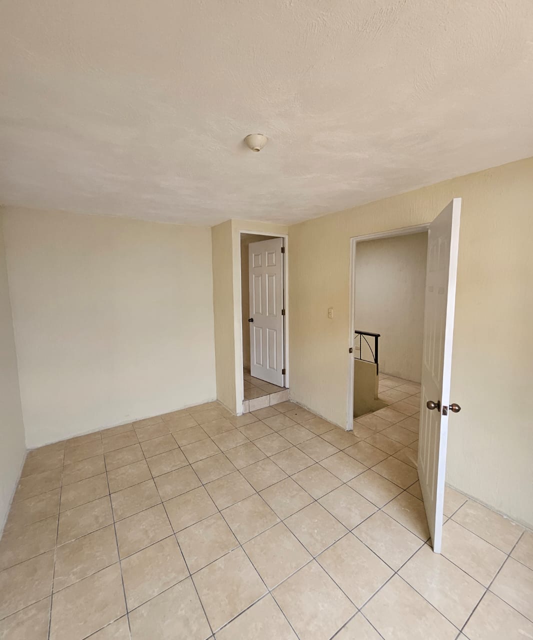 Venta de Casa o Casas, Terrenos, Propiedades, Apartamentos, Inmuebles en Guatemala, zona 11, zona 7, zona 2, zona 18, zona 16, Mixco, Carretera Al Salvador, Fraijanes, Santa Catarina Pinula, Antigua Guatemala, Villa Nueva, Villa Canales, San Miguel Petapa - Venta o Alquiler de Casas En Guatemala