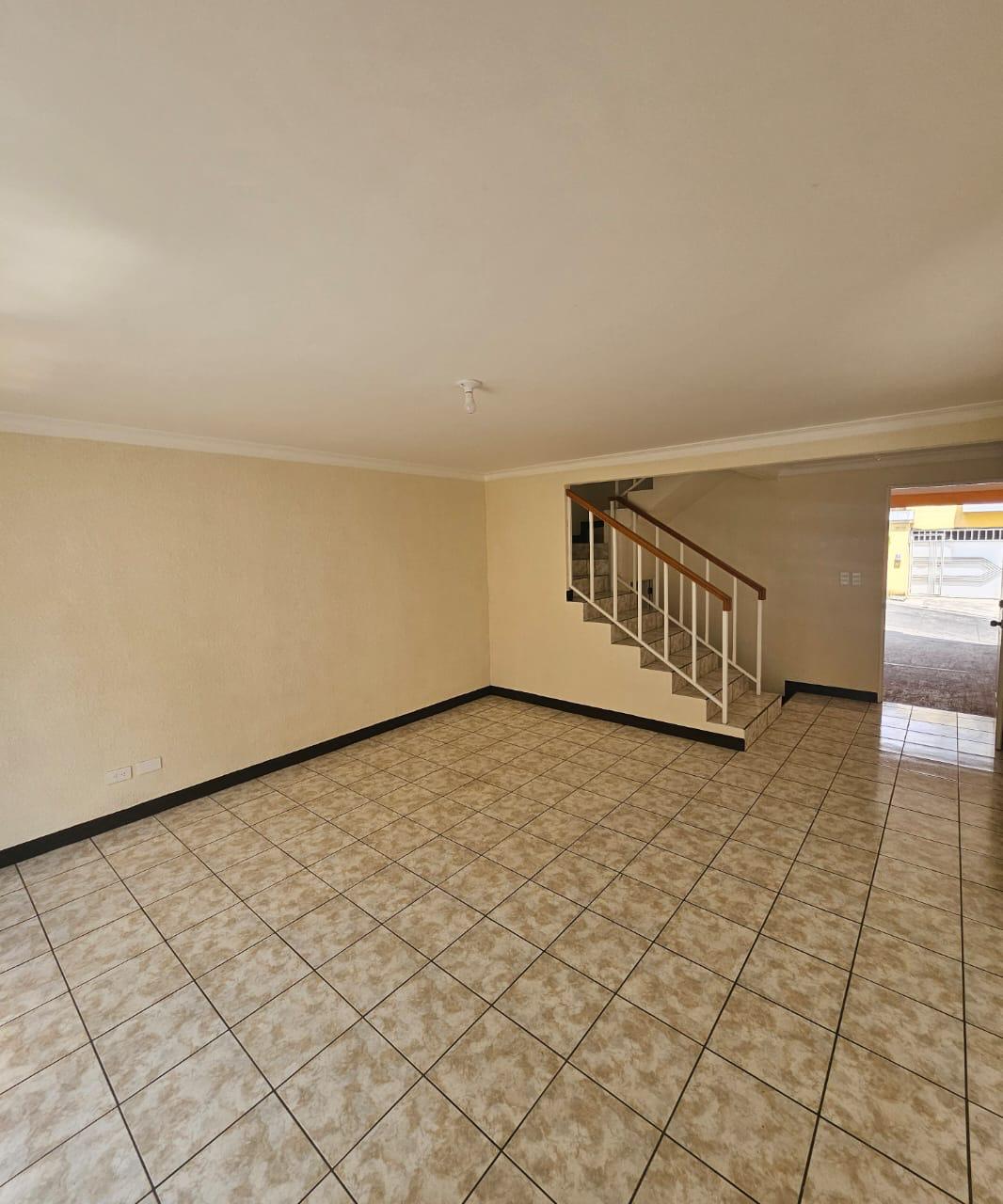 Venta de Casa o Casas, Terrenos, Propiedades, Apartamentos, Inmuebles en Guatemala, zona 11, zona 7, zona 2, zona 18, zona 16, Mixco, Carretera Al Salvador, Fraijanes, Santa Catarina Pinula, Antigua Guatemala, Villa Nueva, Villa Canales, San Miguel Petapa - Venta o Alquiler de Casas En Guatemala