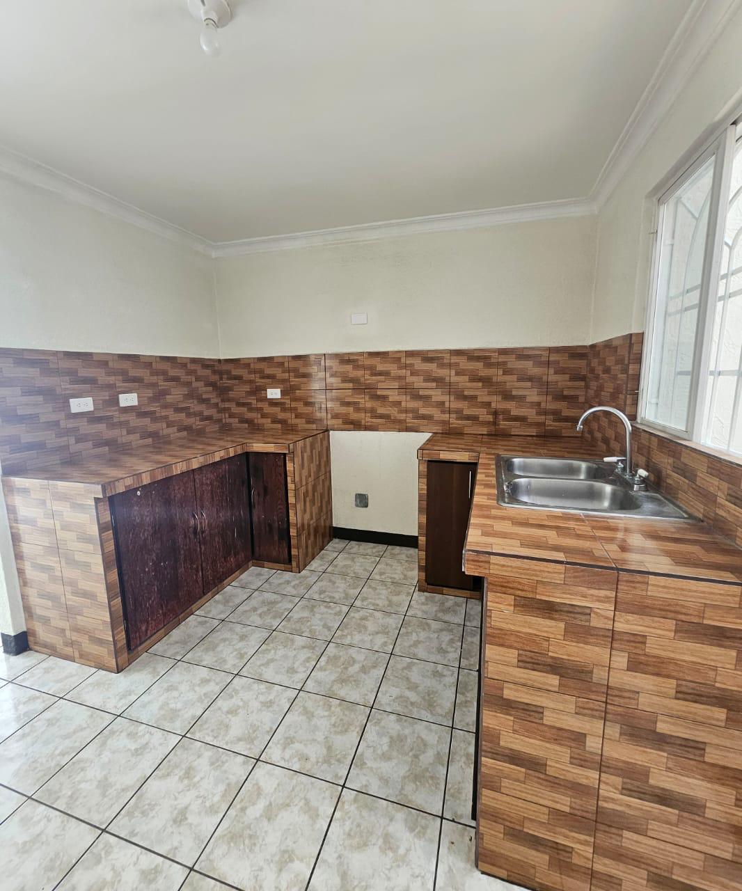 Venta de Casa o Casas, Terrenos, Propiedades, Apartamentos, Inmuebles en Guatemala, zona 11, zona 7, zona 2, zona 18, zona 16, Mixco, Carretera Al Salvador, Fraijanes, Santa Catarina Pinula, Antigua Guatemala, Villa Nueva, Villa Canales, San Miguel Petapa - Venta o Alquiler de Casas En Guatemala