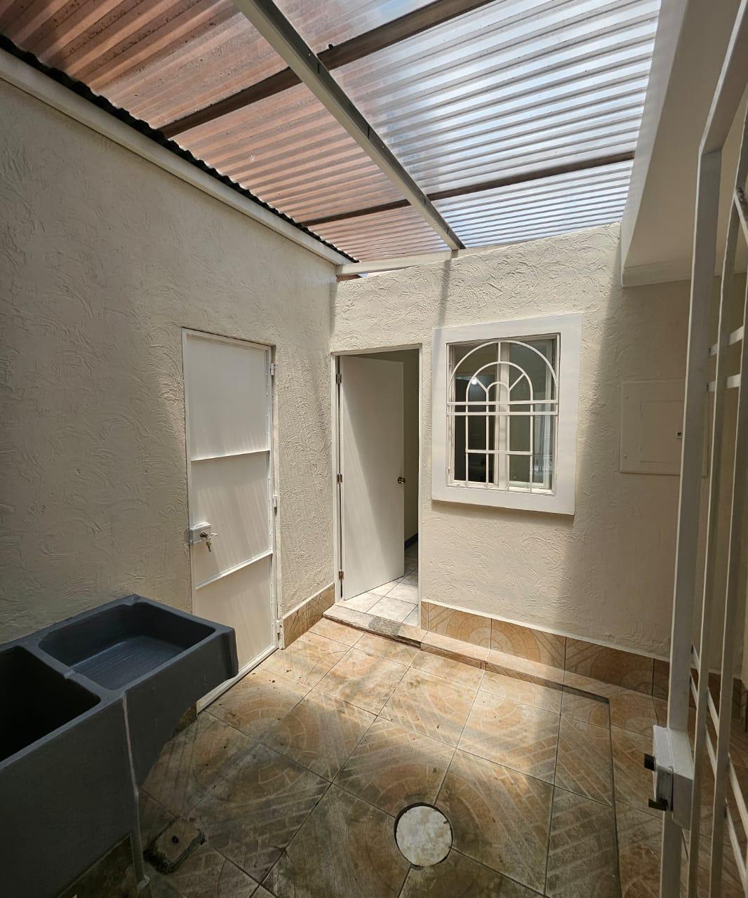 Venta de Casa o Casas, Terrenos, Propiedades, Apartamentos, Inmuebles en Guatemala, zona 11, zona 7, zona 2, zona 18, zona 16, Mixco, Carretera Al Salvador, Fraijanes, Santa Catarina Pinula, Antigua Guatemala, Villa Nueva, Villa Canales, San Miguel Petapa - Venta o Alquiler de Casas En Guatemala