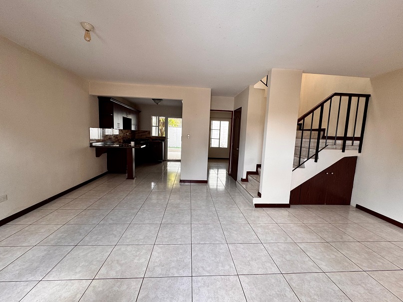 Venta de Casa o Casas, Terrenos, Propiedades, Apartamentos, Inmuebles en Guatemala, zona 11, zona 7, zona 2, zona 18, zona 16, Mixco, Carretera Al Salvador, Fraijanes, Santa Catarina Pinula, Antigua Guatemala, Villa Nueva, Villa Canales, San Miguel Petapa - Venta o Alquiler de Casas En Guatemala
