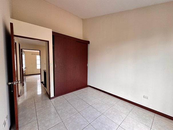 Venta de Casa o Casas, Terrenos, Propiedades, Apartamentos, Inmuebles en Guatemala, zona 11, zona 7, zona 2, zona 18, zona 16, Mixco, Carretera Al Salvador, Fraijanes, Santa Catarina Pinula, Antigua Guatemala, Villa Nueva, Villa Canales, San Miguel Petapa - Venta o Alquiler de Casas En Guatemala
