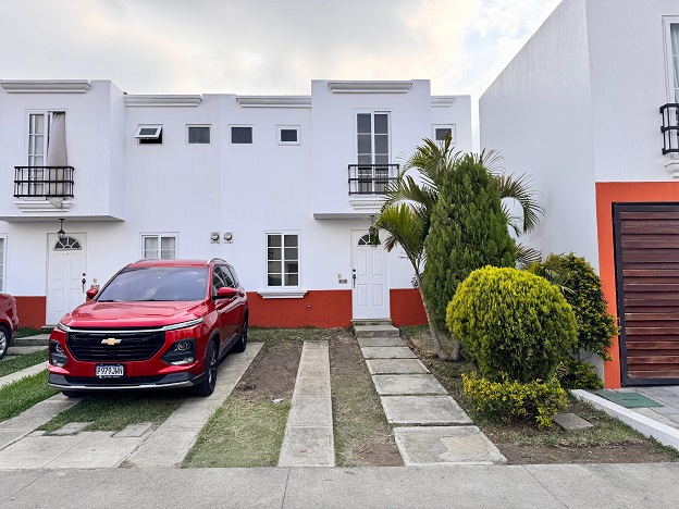 Venta de Casa o Casas, Terrenos, Propiedades, Apartamentos, Inmuebles en Guatemala, zona 11, zona 7, zona 2, zona 18, zona 16, Mixco, Carretera Al Salvador, Fraijanes, Santa Catarina Pinula, Antigua Guatemala, Villa Nueva, Villa Canales, San Miguel Petapa - Venta o Alquiler de Casas En Guatemala