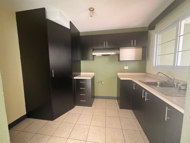 Venta de Casa o Casas, Terrenos, Propiedades, Apartamentos, Inmuebles en Guatemala, zona 11, zona 7, zona 2, zona 18, zona 16, Mixco, Carretera Al Salvador, Fraijanes, Santa Catarina Pinula, Antigua Guatemala, Villa Nueva, Villa Canales, San Miguel Petapa - Venta o Alquiler de Casas En Guatemala
