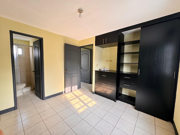 Venta de Casa o Casas, Terrenos, Propiedades, Apartamentos, Inmuebles en Guatemala, zona 11, zona 7, zona 2, zona 18, zona 16, Mixco, Carretera Al Salvador, Fraijanes, Santa Catarina Pinula, Antigua Guatemala, Villa Nueva, Villa Canales, San Miguel Petapa - Venta o Alquiler de Casas En Guatemala