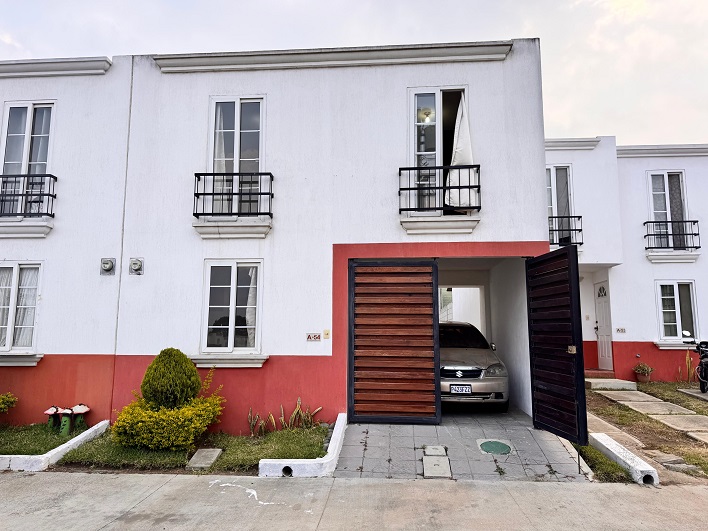 Venta de Casa o Casas, Terrenos, Propiedades, Apartamentos, Inmuebles en Guatemala, zona 11, zona 7, zona 2, zona 18, zona 16, Mixco, Carretera Al Salvador, Fraijanes, Santa Catarina Pinula, Antigua Guatemala, Villa Nueva, Villa Canales, San Miguel Petapa - Venta o Alquiler de Casas En Guatemala