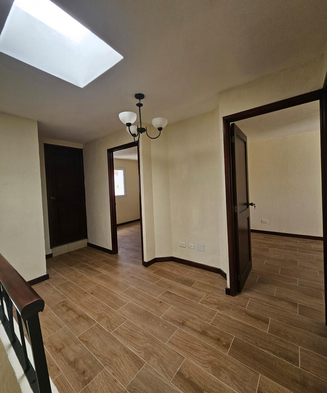 Venta de Casa o Casas, Terrenos, Propiedades, Apartamentos, Inmuebles en Guatemala, zona 11, zona 7, zona 2, zona 18, zona 16, Mixco, Carretera Al Salvador, Fraijanes, Santa Catarina Pinula, Antigua Guatemala, Villa Nueva, Villa Canales, San Miguel Petapa - Venta o Alquiler de Casas En Guatemala