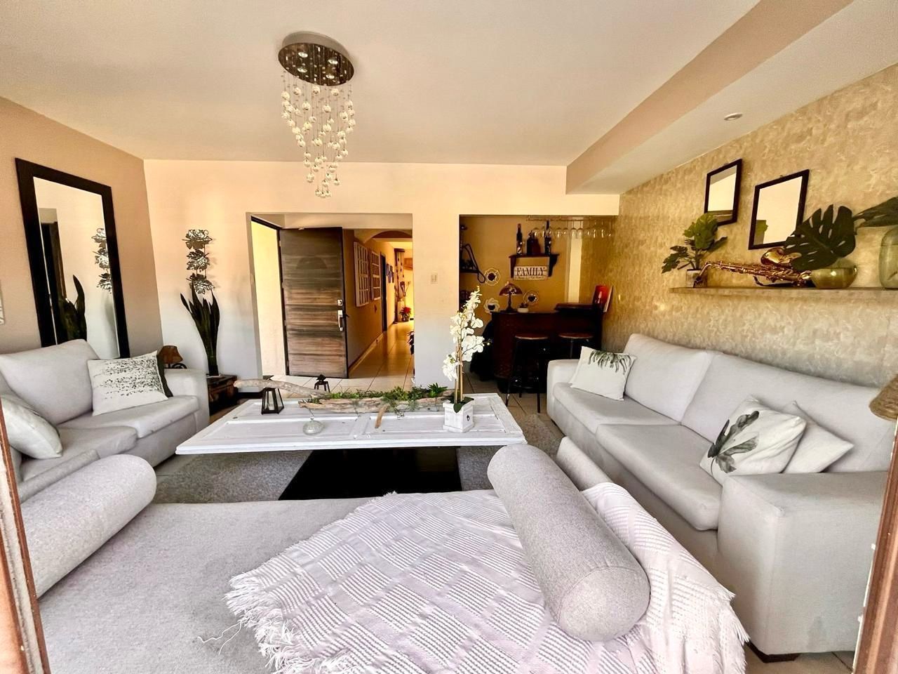 Venta de Casa o Casas, Terrenos, Propiedades, Apartamentos, Inmuebles en Guatemala, zona 11, zona 7, zona 2, zona 18, zona 16, Mixco, Carretera Al Salvador, Fraijanes, Santa Catarina Pinula, Antigua Guatemala, Villa Nueva, Villa Canales, San Miguel Petapa - Venta o Alquiler de Casas En Guatemala