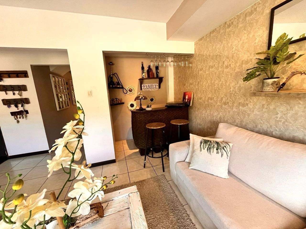 Venta de Casa o Casas, Terrenos, Propiedades, Apartamentos, Inmuebles en Guatemala, zona 11, zona 7, zona 2, zona 18, zona 16, Mixco, Carretera Al Salvador, Fraijanes, Santa Catarina Pinula, Antigua Guatemala, Villa Nueva, Villa Canales, San Miguel Petapa - Venta o Alquiler de Casas En Guatemala