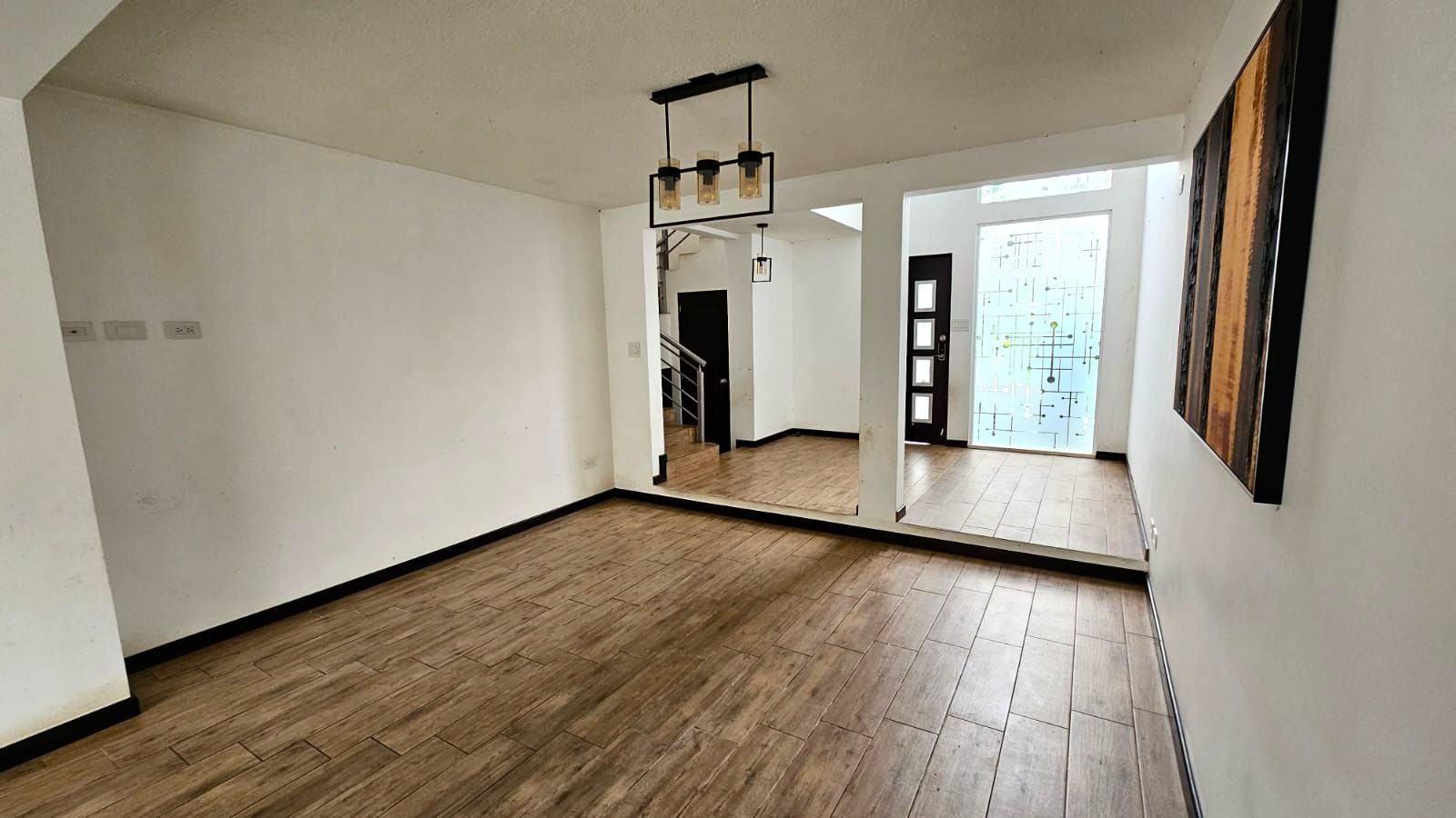 Venta de Casa o Casas, Terrenos, Propiedades, Apartamentos, Inmuebles en Guatemala, zona 11, zona 7, zona 2, zona 18, zona 16, Mixco, Carretera Al Salvador, Fraijanes, Santa Catarina Pinula, Antigua Guatemala, Villa Nueva, Villa Canales, San Miguel Petapa - Venta o Alquiler de Casas En Guatemala