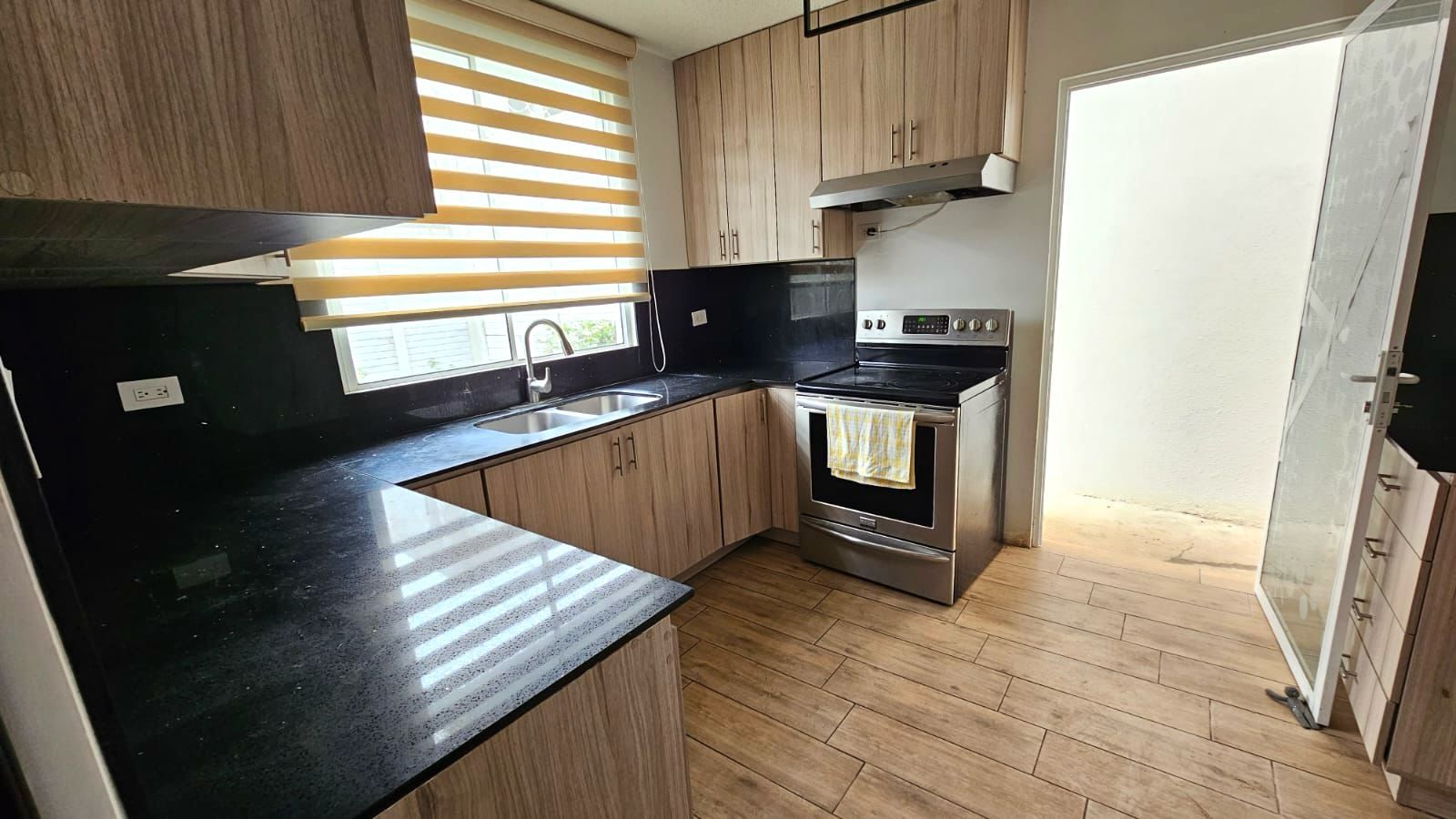 Venta de Casa o Casas, Terrenos, Propiedades, Apartamentos, Inmuebles en Guatemala, zona 11, zona 7, zona 2, zona 18, zona 16, Mixco, Carretera Al Salvador, Fraijanes, Santa Catarina Pinula, Antigua Guatemala, Villa Nueva, Villa Canales, San Miguel Petapa - Venta o Alquiler de Casas En Guatemala