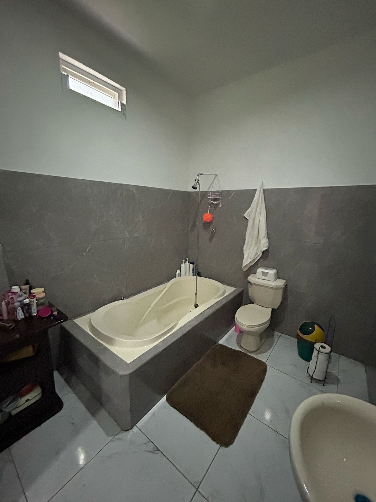 Venta de Casa o Casas, Terrenos, Propiedades, Apartamentos, Inmuebles en Guatemala, zona 11, zona 7, zona 2, zona 18, zona 16, Mixco, Carretera Al Salvador, Fraijanes, Santa Catarina Pinula, Antigua Guatemala, Villa Nueva, Villa Canales, San Miguel Petapa - Venta o Alquiler de Casas En Guatemala