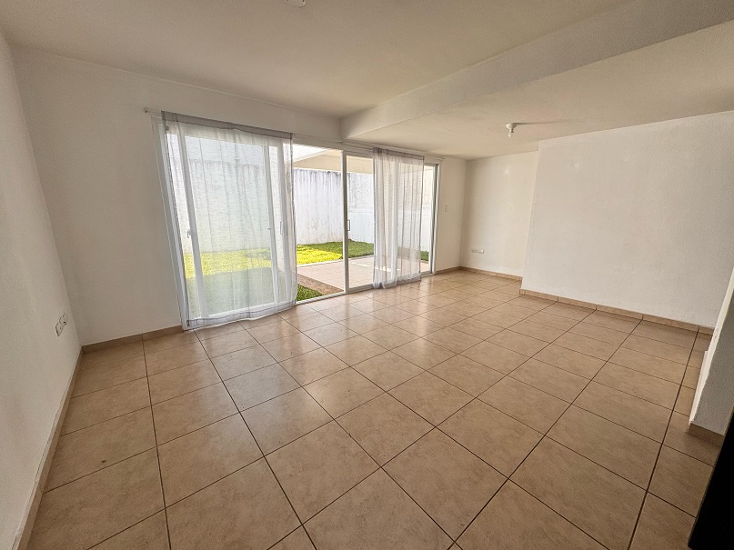 Venta de Casa o Casas, Terrenos, Propiedades, Apartamentos, Inmuebles en Guatemala, zona 11, zona 7, zona 2, zona 18, zona 16, Mixco, Carretera Al Salvador, Fraijanes, Santa Catarina Pinula, Antigua Guatemala, Villa Nueva, Villa Canales, San Miguel Petapa - Venta o Alquiler de Casas En Guatemala
