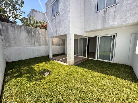 Venta de Casa o Casas, Terrenos, Propiedades, Apartamentos, Inmuebles en Guatemala, zona 11, zona 7, zona 2, zona 18, zona 16, Mixco, Carretera Al Salvador, Fraijanes, Santa Catarina Pinula, Antigua Guatemala, Villa Nueva, Villa Canales, San Miguel Petapa - Venta o Alquiler de Casas En Guatemala
