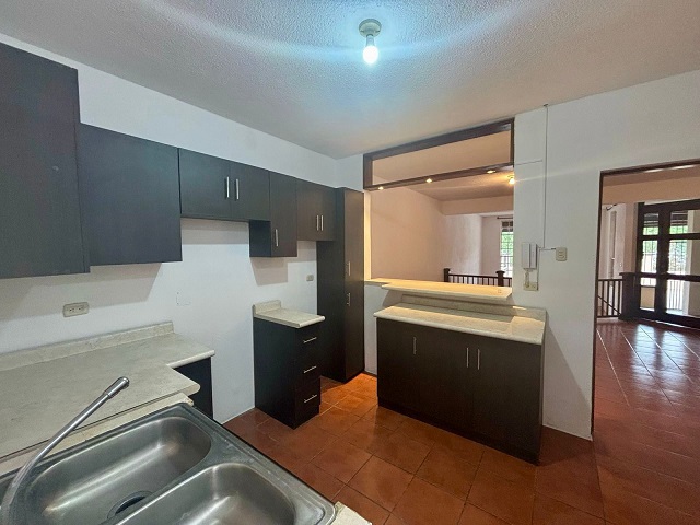 Venta de Casa o Casas, Terrenos, Propiedades, Apartamentos, Inmuebles en Guatemala, zona 11, zona 7, zona 2, zona 18, zona 16, Mixco, Carretera Al Salvador, Fraijanes, Santa Catarina Pinula, Antigua Guatemala, Villa Nueva, Villa Canales, San Miguel Petapa - Venta o Alquiler de Casas En Guatemala