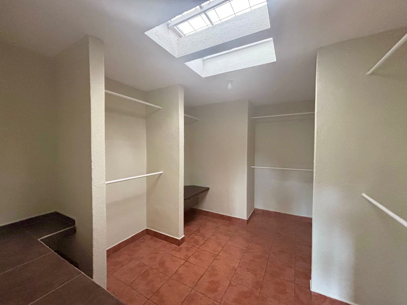 Venta de Casa o Casas, Terrenos, Propiedades, Apartamentos, Inmuebles en Guatemala, zona 11, zona 7, zona 2, zona 18, zona 16, Mixco, Carretera Al Salvador, Fraijanes, Santa Catarina Pinula, Antigua Guatemala, Villa Nueva, Villa Canales, San Miguel Petapa - Venta o Alquiler de Casas En Guatemala