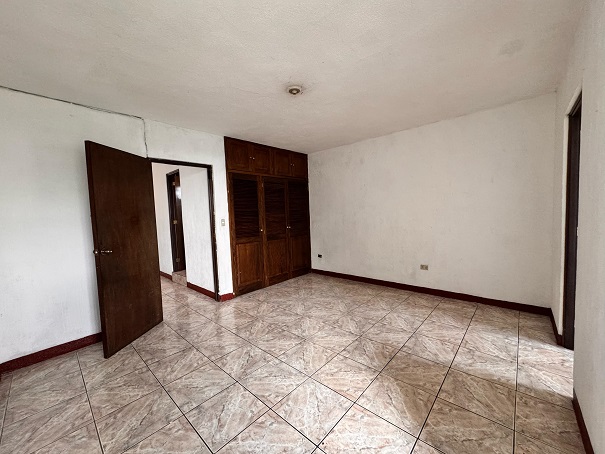 Venta de Casa o Casas, Terrenos, Propiedades, Apartamentos, Inmuebles en Guatemala, zona 11, zona 7, zona 2, zona 18, zona 16, Mixco, Carretera Al Salvador, Fraijanes, Santa Catarina Pinula, Antigua Guatemala, Villa Nueva, Villa Canales, San Miguel Petapa - Venta o Alquiler de Casas En Guatemala