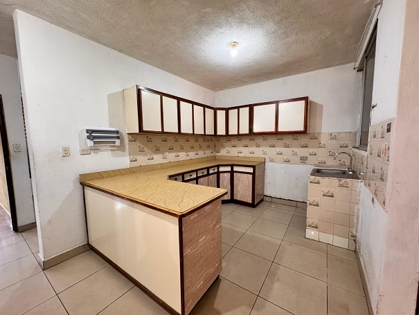 Venta de Casa o Casas, Terrenos, Propiedades, Apartamentos, Inmuebles en Guatemala, zona 11, zona 7, zona 2, zona 18, zona 16, Mixco, Carretera Al Salvador, Fraijanes, Santa Catarina Pinula, Antigua Guatemala, Villa Nueva, Villa Canales, San Miguel Petapa - Venta o Alquiler de Casas En Guatemala
