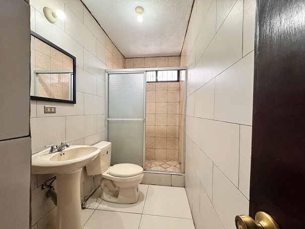 Venta de Casa o Casas, Terrenos, Propiedades, Apartamentos, Inmuebles en Guatemala, zona 11, zona 7, zona 2, zona 18, zona 16, Mixco, Carretera Al Salvador, Fraijanes, Santa Catarina Pinula, Antigua Guatemala, Villa Nueva, Villa Canales, San Miguel Petapa - Venta o Alquiler de Casas En Guatemala